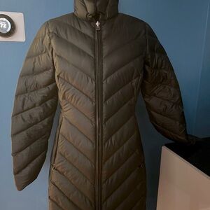 Patagonia Black Women's Jacket size medium tres down parka